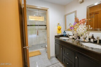 8433 E Cactus Rd in Scottsdale, AZ - Building Photo - Building Photo