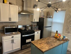 110 Clinton Pl in Utica, NY - Building Photo - Building Photo