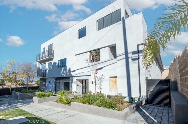 7341 Valmont St, Unit 102 in Los Angeles, CA - Building Photo - Building Photo
