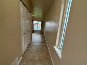 8819 Lakehurst Dr in Anchorage, AK - Foto de edificio - Building Photo