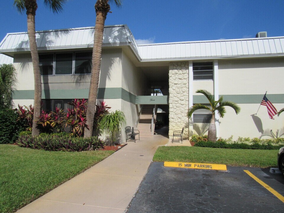 2302 Sunrise Blvd in Fort Pierce, FL - Building Photo