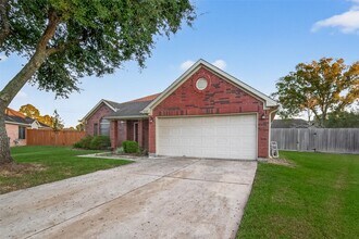 3717 E Pin Oak Dr in Pearland, TX - Building Photo - Building Photo