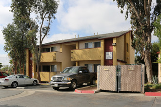 Harbor View Villas in San Diego, CA - Foto de edificio - Building Photo