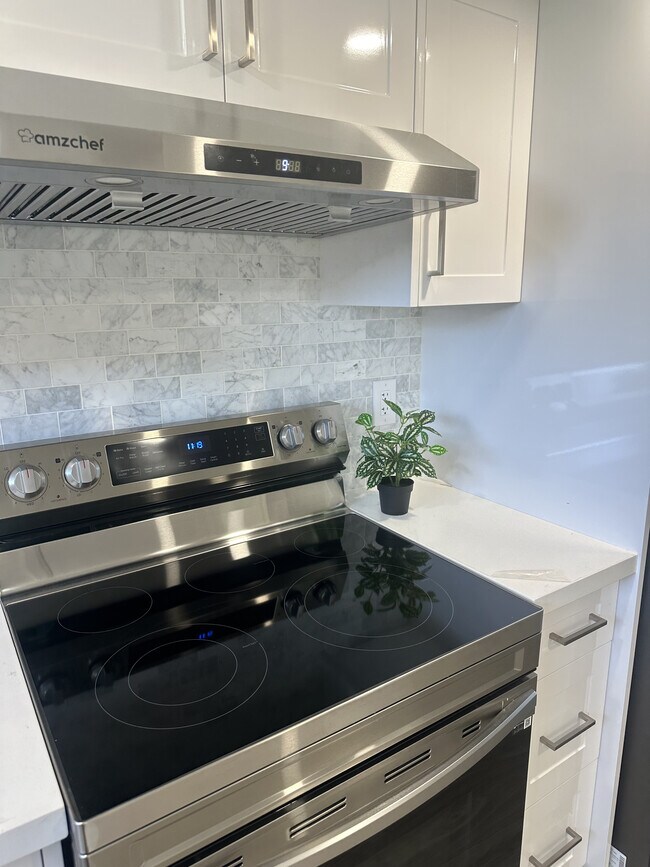 27 Thora Av in Toronto, ON - Building Photo - Building Photo
