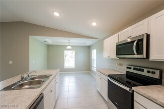 1218 Beaver St E in Lehigh Acres, FL - Building Photo - Building Photo