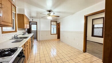 324 Court St in Elizabeth, NJ - Building Photo - Building Photo