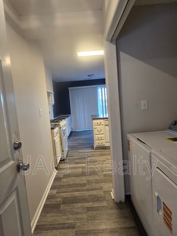 1142 Stallings Rd in Matthews, NC - Building Photo - Building Photo