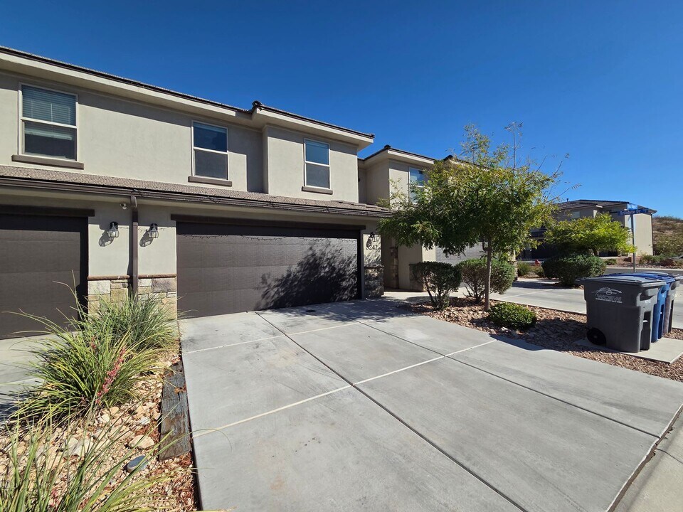 3247 S Relic Ridge Dr in Saint George, UT - Building Photo