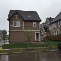 5525 Conestoga St NW in Edmonton, AB - Building Photo