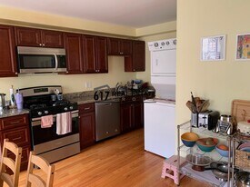 14 Holmes St in Boston, MA - Building Photo