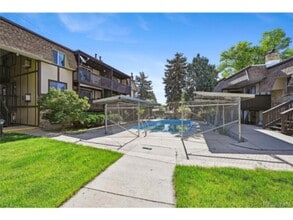 1390 Everett Ct in Lakewood, CO - Building Photo - Building Photo