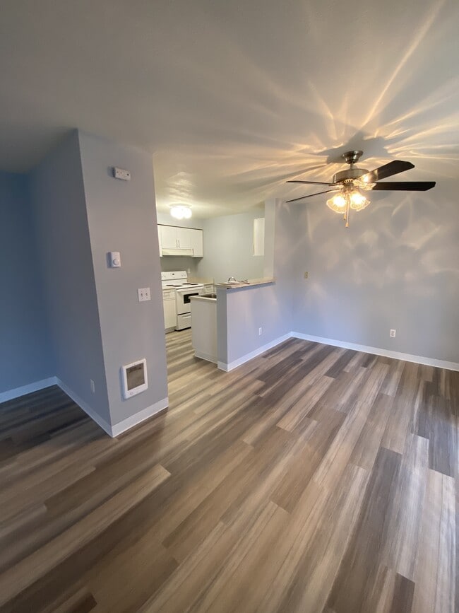 Forest Grove Apartments in Gig Harbor, WA - Building Photo - Interior Photo