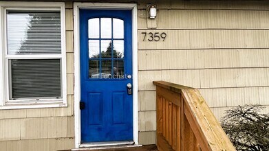 7359 SE Evergreen St in Portland, OR - Foto de edificio - Building Photo