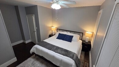 1955 W 58th St, Unit 1 in Cleveland, OH - Foto de edificio - Building Photo