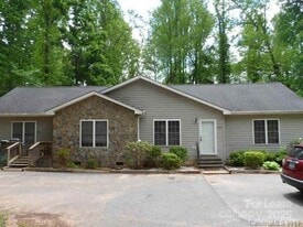 417 E I St, Unit 1 Bedroom B906A in Newton, NC - Building Photo