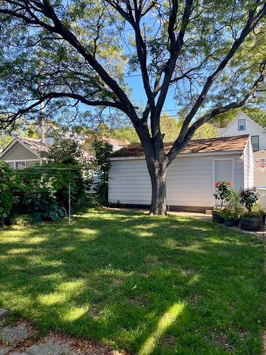 3374 S Indiana Ave, Unit 3374A in Milwaukee, WI - Foto de edificio