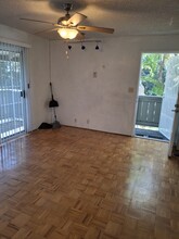 271 Mananai Pl, Unit CrossPointe in Honolulu, HI - Building Photo - Building Photo