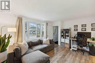 2427 Ave du Chasseur in Ottawa, ON - Building Photo - Building Photo