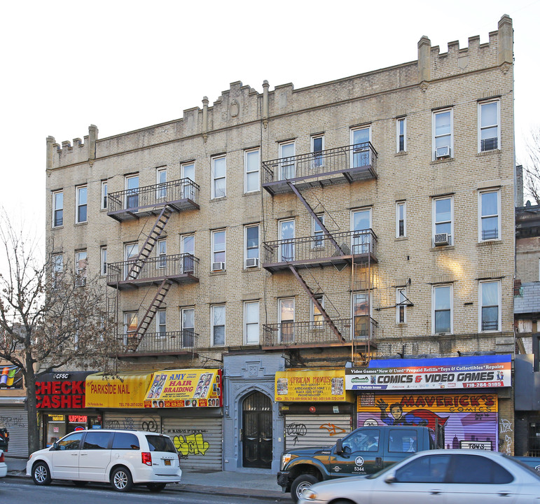 214 Parkside Ave in Brooklyn, NY - Building Photo