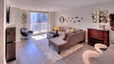 620 N State St, Unit 3603 in Chicago, IL - Foto de edificio - Building Photo