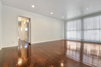 sat8526 in Los Angeles, CA - Foto de edificio - Interior Photo