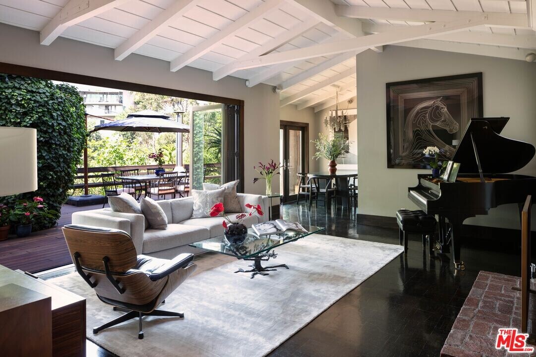 6464 Bryn Mawr Dr in Los Angeles, CA - Building Photo