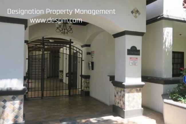 156 S Oak Knoll Ave in Pasadena, CA - Building Photo - Building Photo