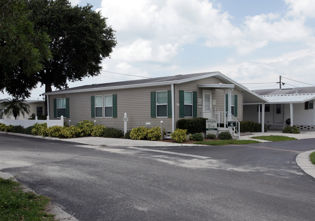 Cedar Cove Manufactured Home Community in Sarasota, FL - Foto de edificio