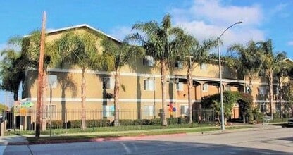 BAYVIEW in Wilmington, CA - Foto de edificio - Interior Photo