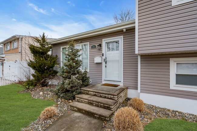 56 Grace Dr in Old Bridge, NJ - Building Photo - Building Photo