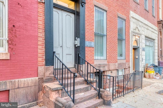 222 W Monument St in Baltimore, MD - Foto de edificio - Building Photo