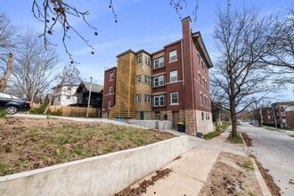 COLONIAL in Kansas City, MO - Foto de edificio - Building Photo