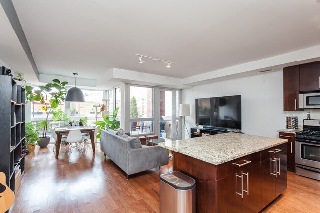 property at 744 W Fullerton Ave