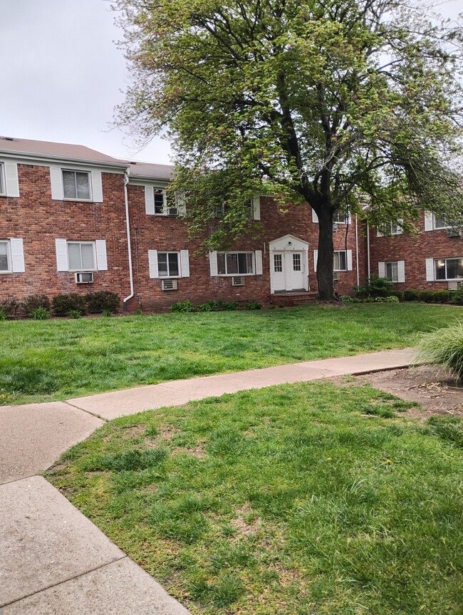 property at 180 Littleton Rd
