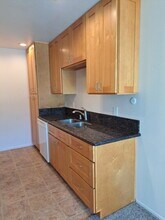 8537 Villa La Jolla Dr in San Diego, CA - Building Photo - Building Photo