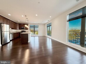 204 NJ-33-Unit -204 in Robbinsville, NJ - Building Photo - Building Photo