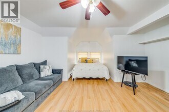 961 Ouellette Ave in Windsor, ON - Building Photo - Building Photo