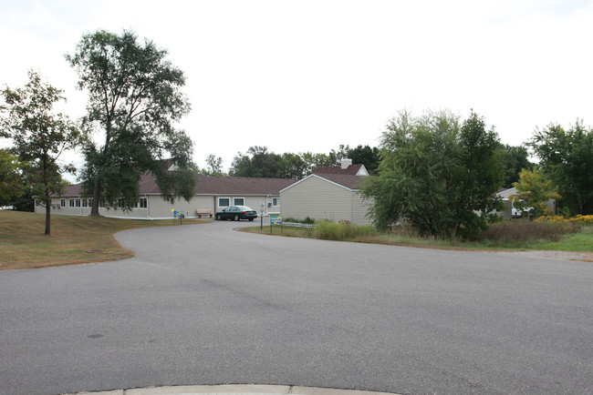 Muller Manor Apartments in Hugo, MN - Building Photo - Building Photo