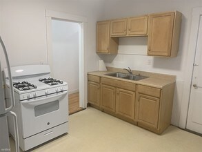 1462 Commonwealth Avenue-Unit -Apt 1 in Boston, MA - Building Photo - Building Photo