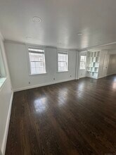 8 Barnum Ct in Danbury, CT - Building Photo - Building Photo