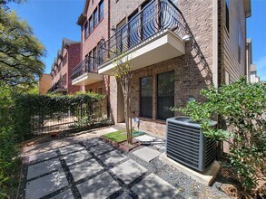 2904 Chenevert St in Houston, TX - Building Photo - Building Photo