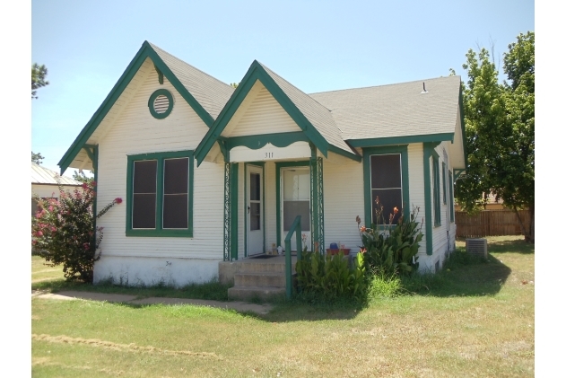 313-330 Webb St in Smithville, TX - Building Photo - Building Photo