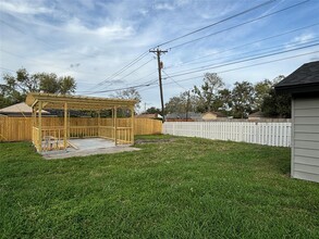 1117 Wimberly St in Angleton, TX - Building Photo - Building Photo