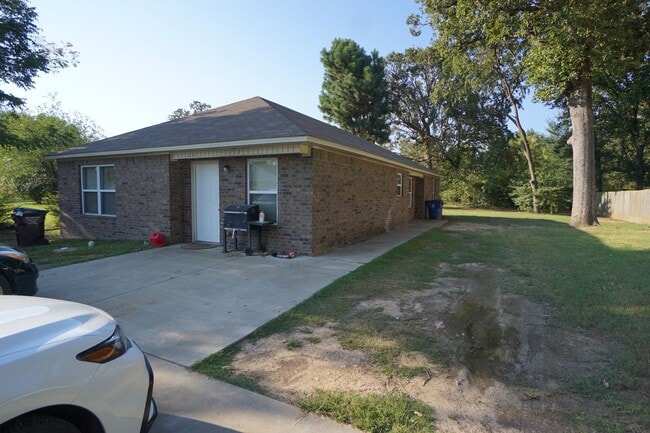 property at 3111 Oak Grove St