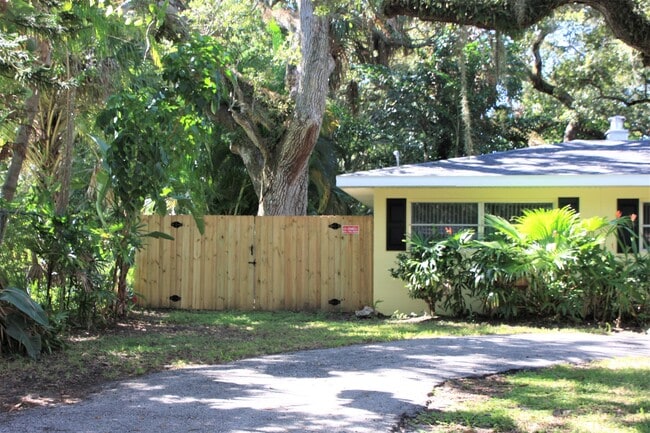 635 18th Pl in Vero Beach, FL - Building Photo - Building Photo