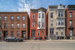 229 2nd St in Troy, NY - Building Photo