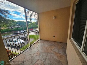 9537 Weldon Cir in Tamarac, FL - Building Photo - Building Photo