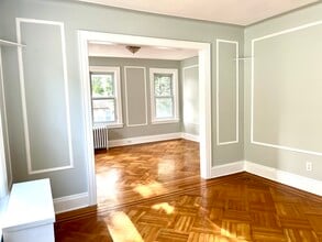 3942 55th St, Unit 2n Floor in Woodside, NY - Foto de edificio - Building Photo