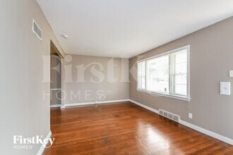 1129 Jennings Station Rd in St. Louis, MO - Building Photo - Building Photo