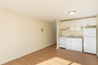 426 Pleasant St in Malden, MA - Building Photo - Building Photo